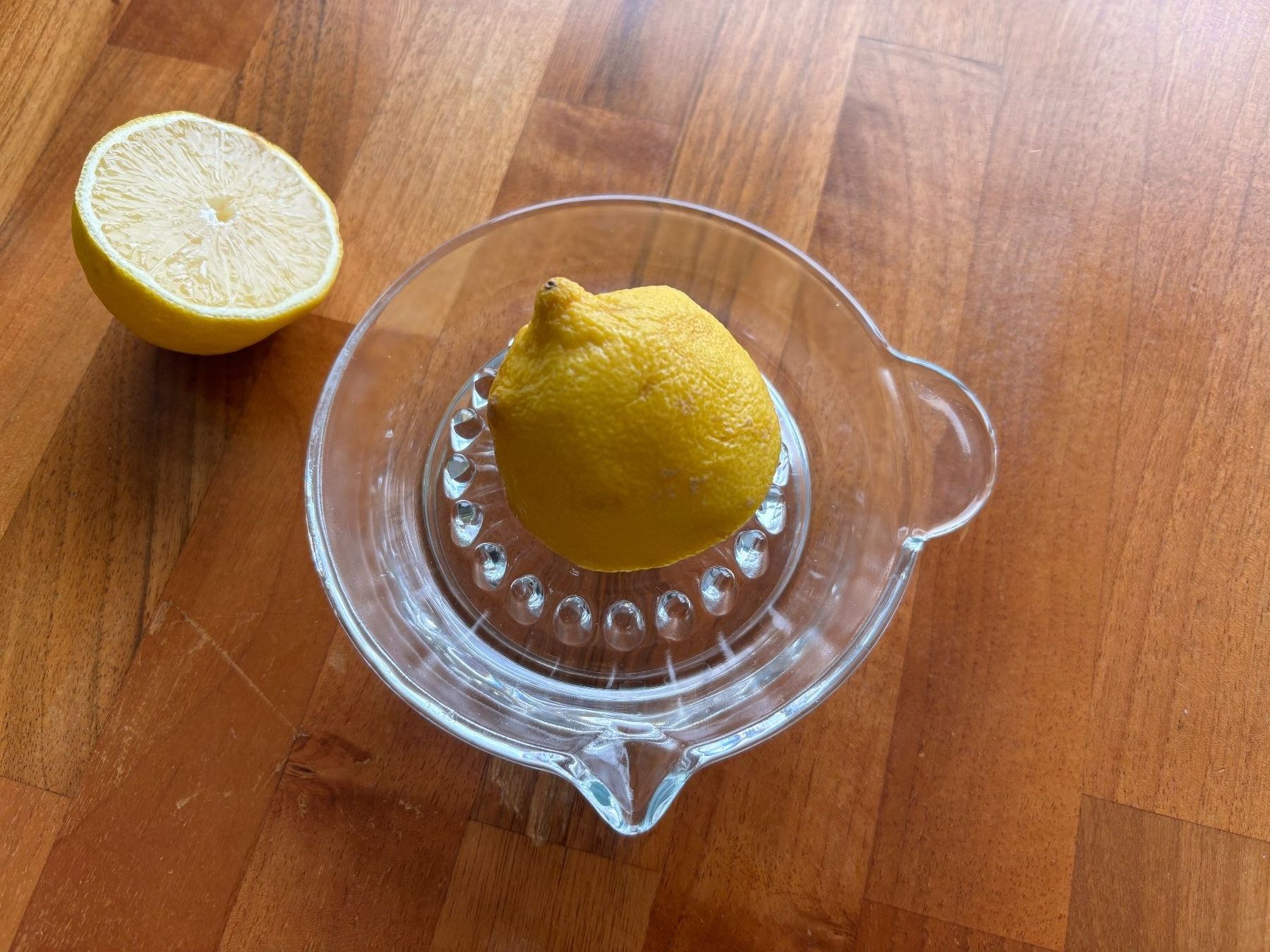 Elettrodomestici da cucina: Glass Lemon/Citrus Juicer, Kitchen Tool – Nuovo (secondo la descrizione) da Luzern venduto da mon_6rzf 1