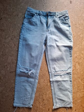 Pull&Bear Jeans hellblau mit Knie-Rissen