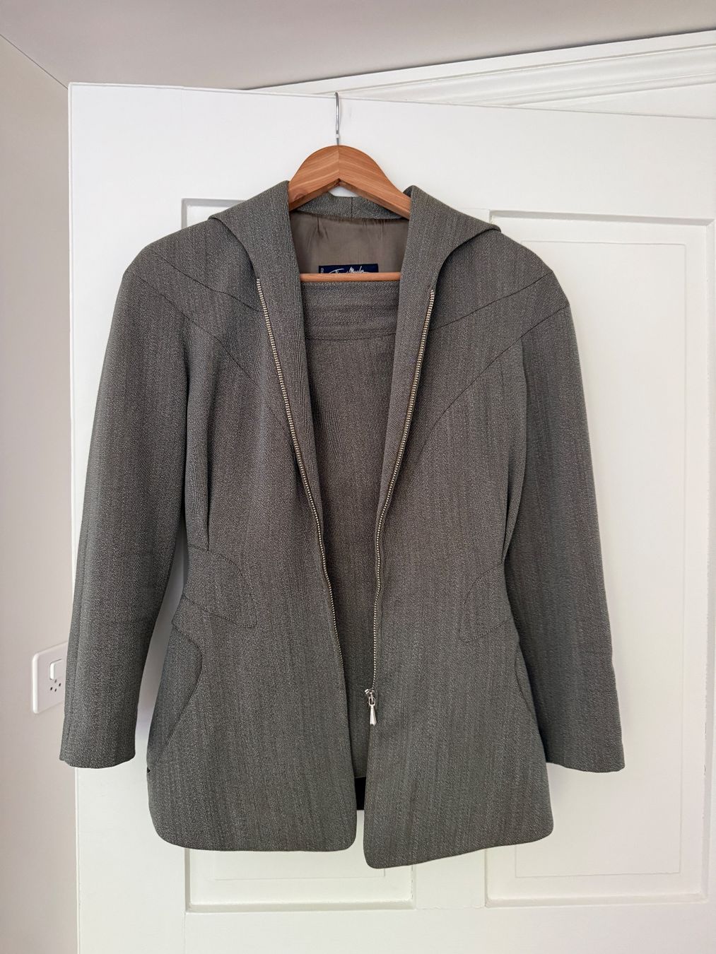 Costumi: Vintage Kostüm von Thierry Mugler – Usato da Zürich venduto da lb6_x22g