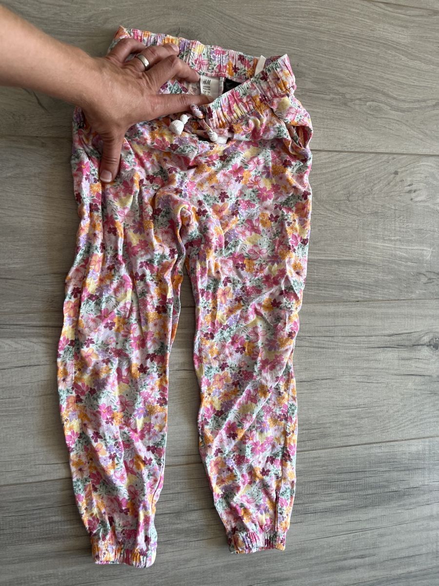 H&M Pantalons: Hosen Gr. 116 – D'occasion à Schlatt ZH par elocin-88