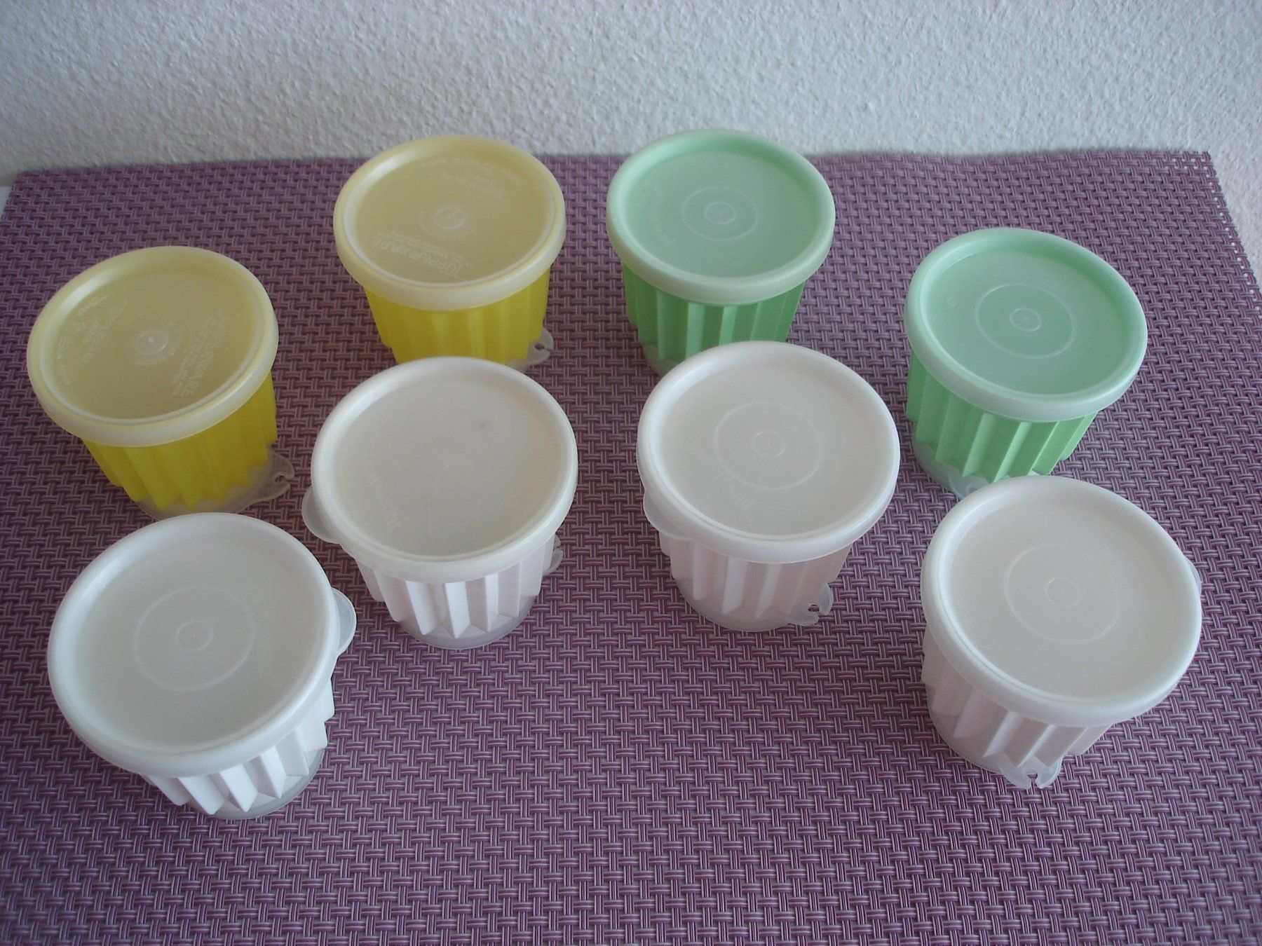 Tupperware Contenitori & Simili: 8 Vintage Tupperware Puddingförmchen 1970er Jahre – Usato da Regensdorf venduto da anna059