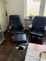 Bequemer Drehsessel aus Leder, 2 Stück + 2 Hocker