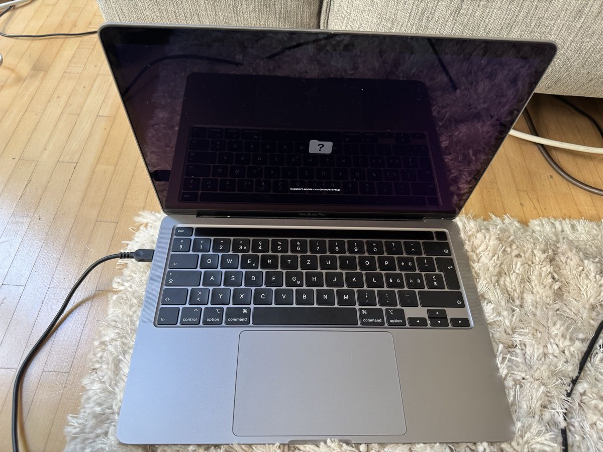 Apple Notebook: MacBook Pro 13 – Difettoso da Adliswil venduto da Busys