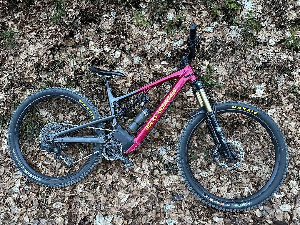 Biciclette: Rocky Mountain Instinct Powerplay E-bike custom build L – Usato da Bad Ragaz venduto da dabombtrimmis