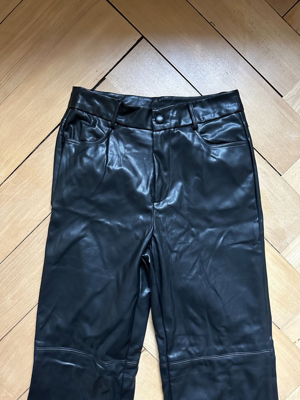 Shein Pantaloni: SHEIN - Lederhose schwarz S – Usato da Zürich venduto da Diazaio 1