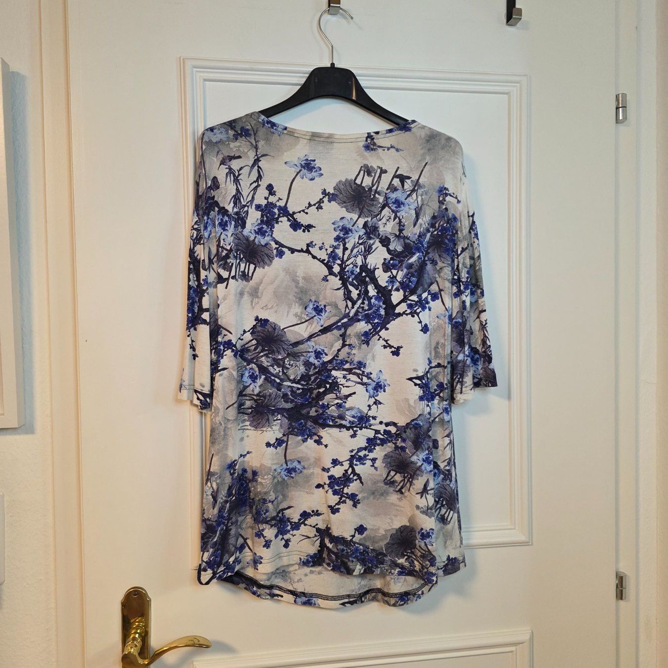 Blusen: Bluse L  floral elastisch Viskose – Gebraucht aus Wald ZH von CapLux 2