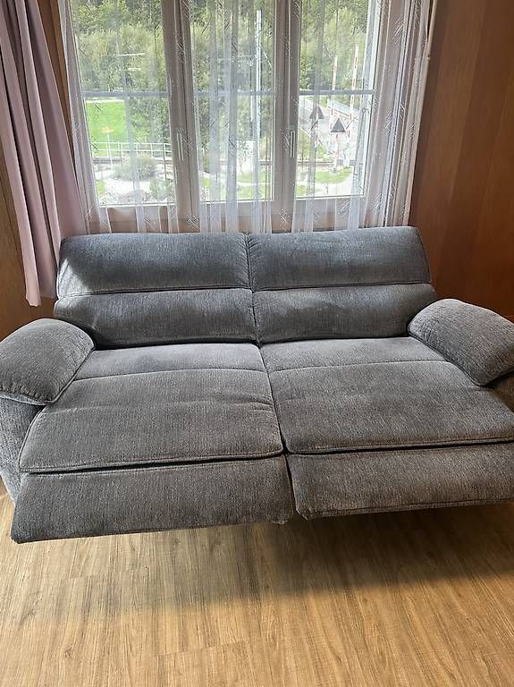 Divani: Elektrisch verstellbares 2-Sitzer Sofa – Usato da Wolfenschiessen venduto da ali_6dvv 3