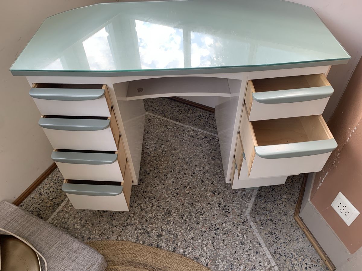 Scrivanie: Kinderpult mit Glasplatte und 8 Schubladen – Usato da Winterthur venduto da mel_w2tt 2