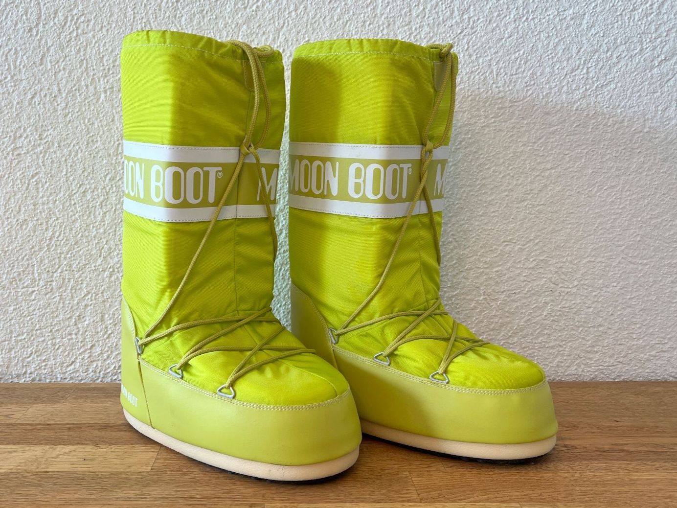 Moon Boot Herrenschuhe: Moon Boot Icon Nylon Boot Lime EU42/44 – Gebraucht aus Bremgarten b. Bern von Zwiebelbr0t