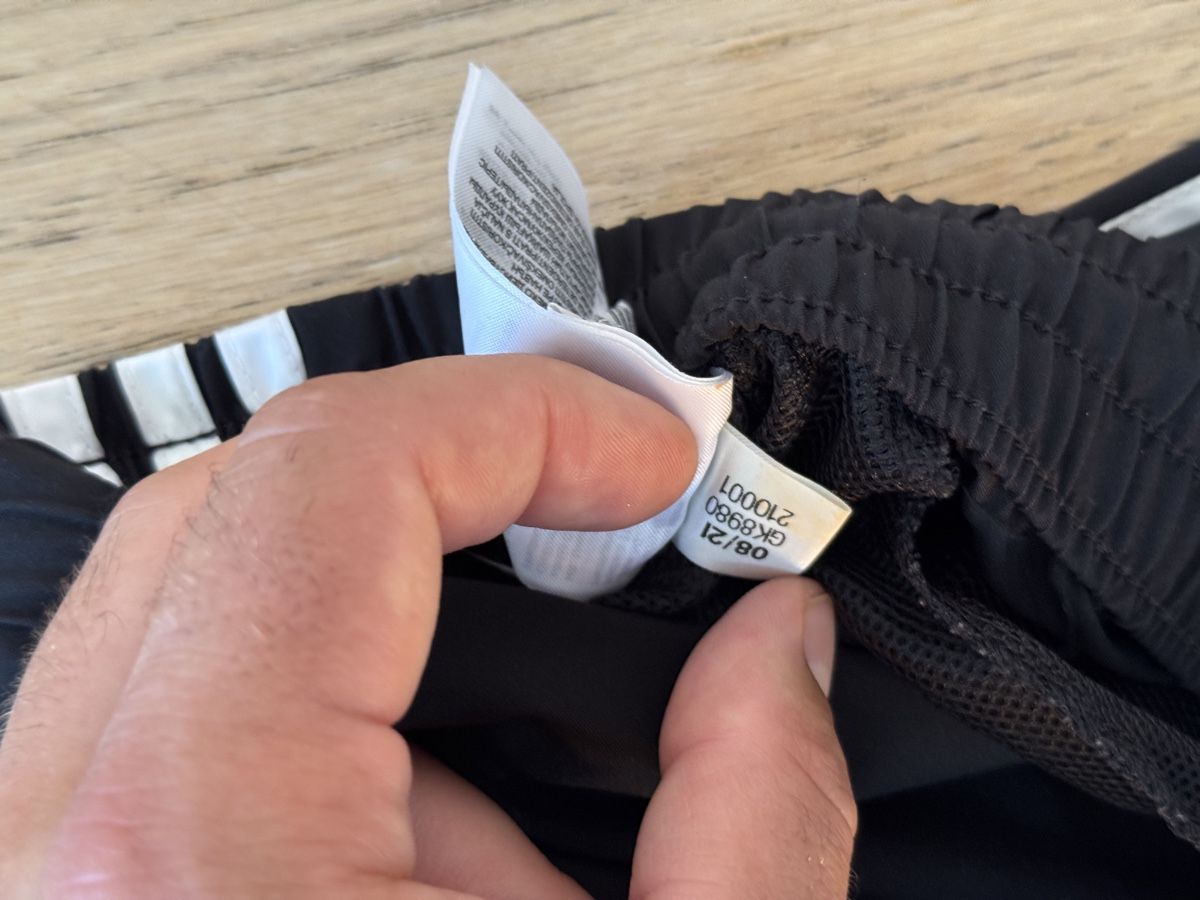 Adidas Pantaloni: Adidas Trainingshose schwarz Grösse L Oryginal – Nuovo (secondo la descrizione) da Wetzikon ZH venduto da Jan_wojt 6