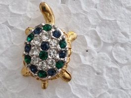 Entzückende Schildkröte, goldfarben als Pin
