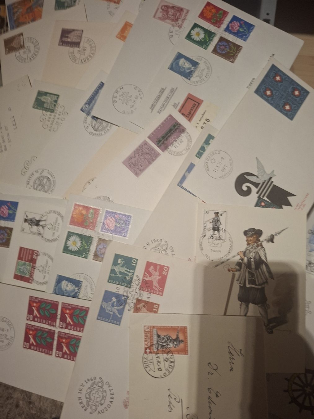 Alle Briefmarken: Kiste mit FDC / Briefen und diversem – Gebraucht aus Balgach von SIMEON27 2