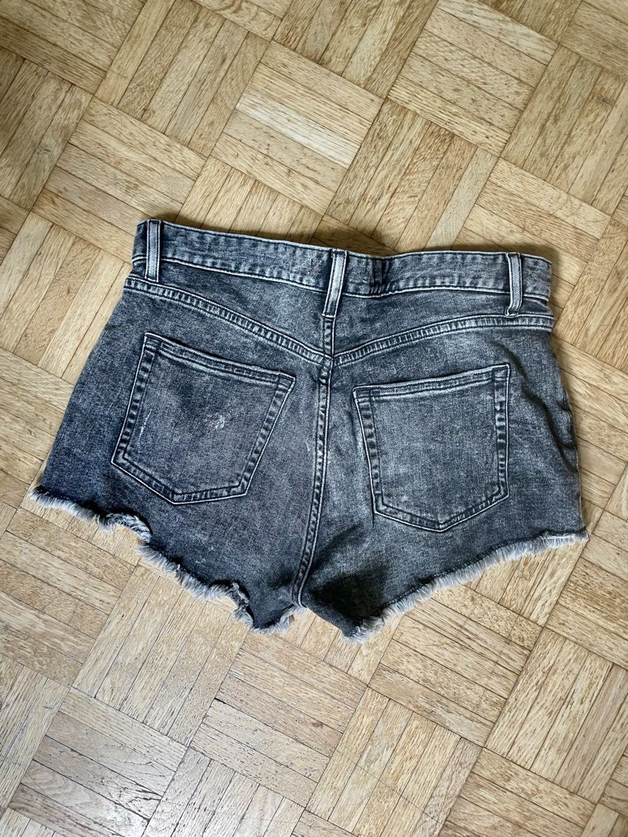 H&M Jeans: Hotpants/Shorts Jeans, grau, Grösse 38 – Nuovo (secondo la descrizione) da Zürich venduto da Carlajimena 1