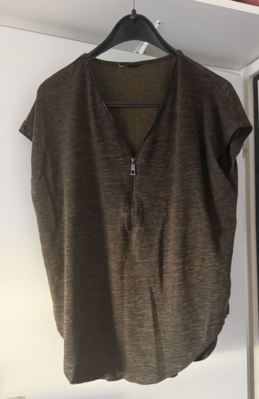 T-shirt: Damen T-Shirt  XXL – Usato da Wängi venduto da squirrelwoman