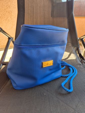 Kleiner modischer Beutel in sportlich-elegantem Design