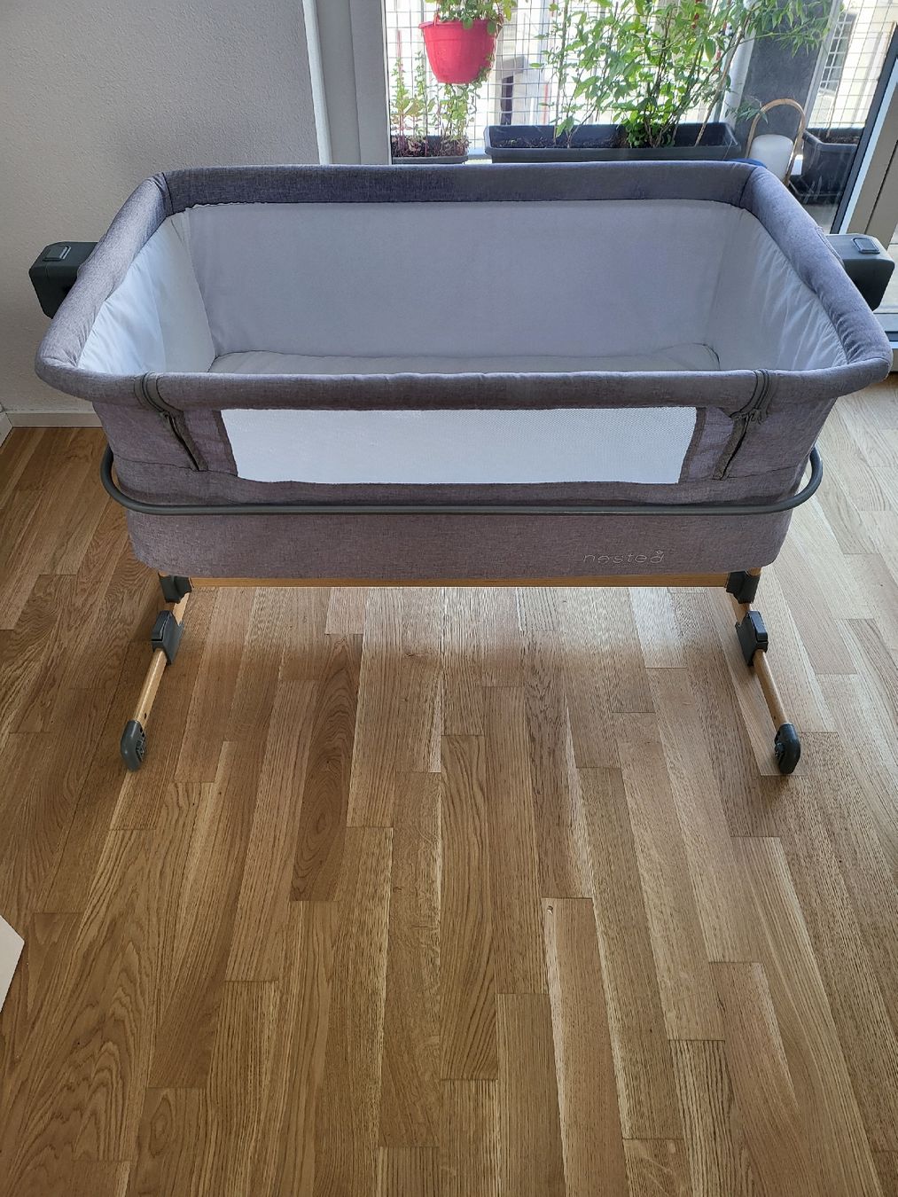 Betten: Beistellbett "nested", grau, guter Zustand – Gebraucht aus Horw von yan_f8l5 1
