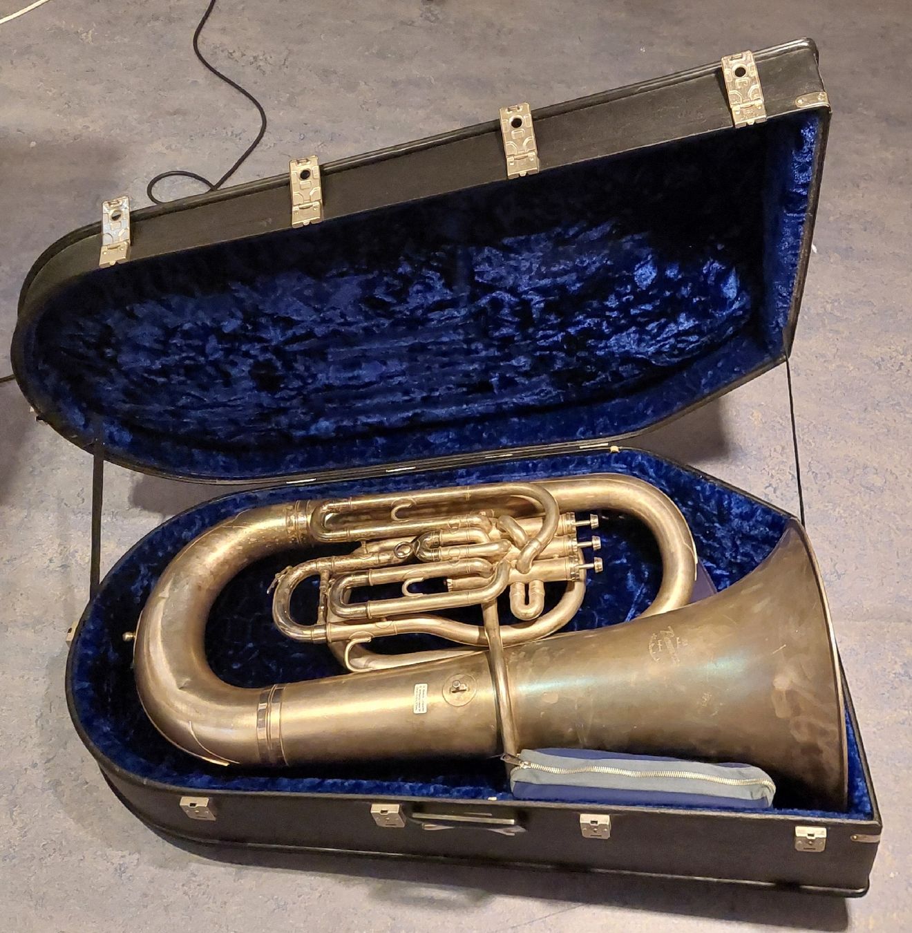 Besson Strumenti musicali: Besson Bass/Tuba mit Koffer – Usato da Aarwangen venduto da Lampt
