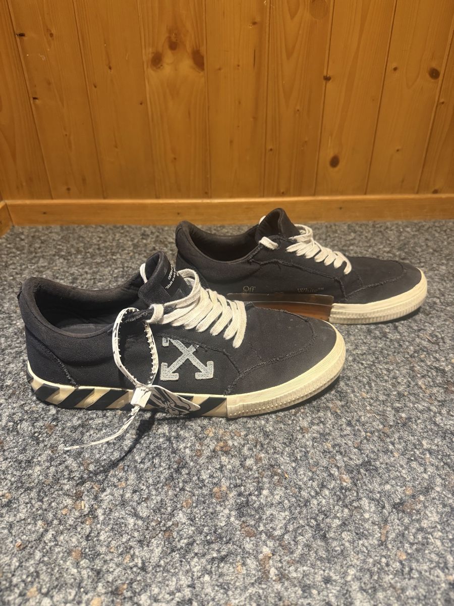 Off-White Chaussures hommes: OFF-WHITE LOW-TOP-SNEAKER – D'occasion à Vilters par sele08_ale08
