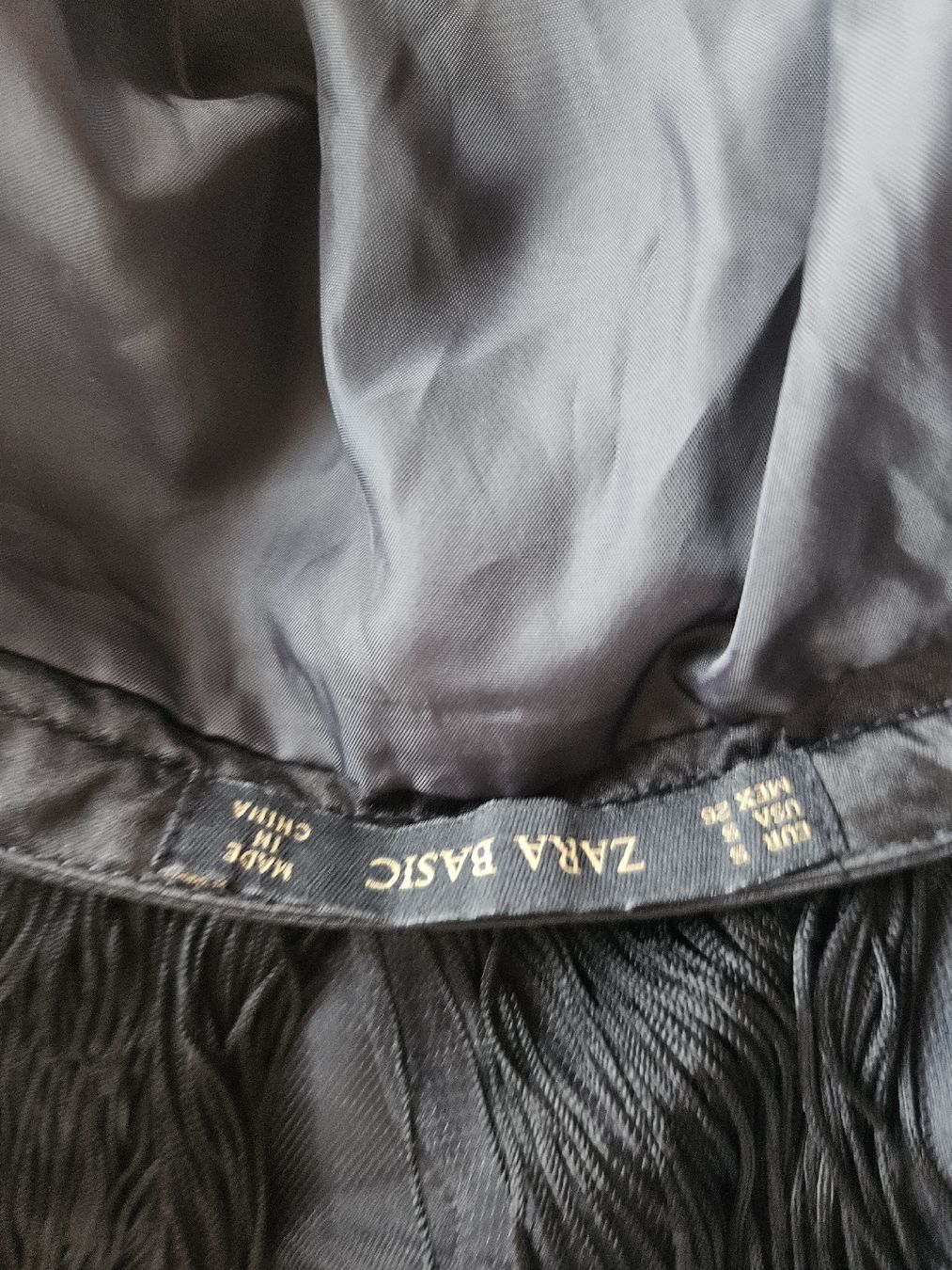 Zara Jupes: Schwarzer Fransenrock von Zara Basic, Grösse S – D'occasion à Staffelbach par Frisco77 5