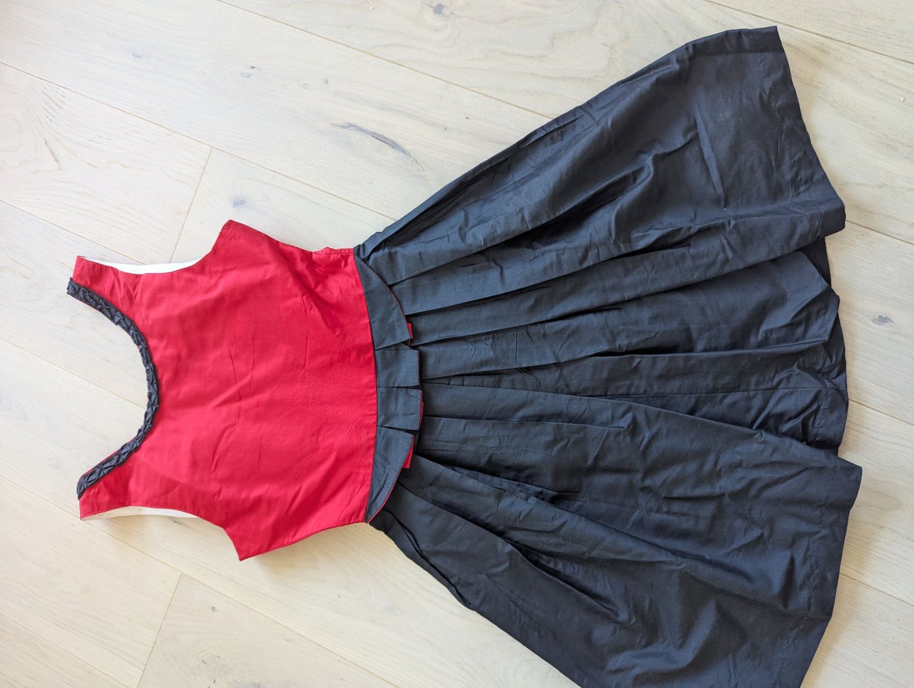 Kleider: Wunderschönes Dirndl aus Seide – Gebraucht aus Schlieren von imnotgoodwithword 7