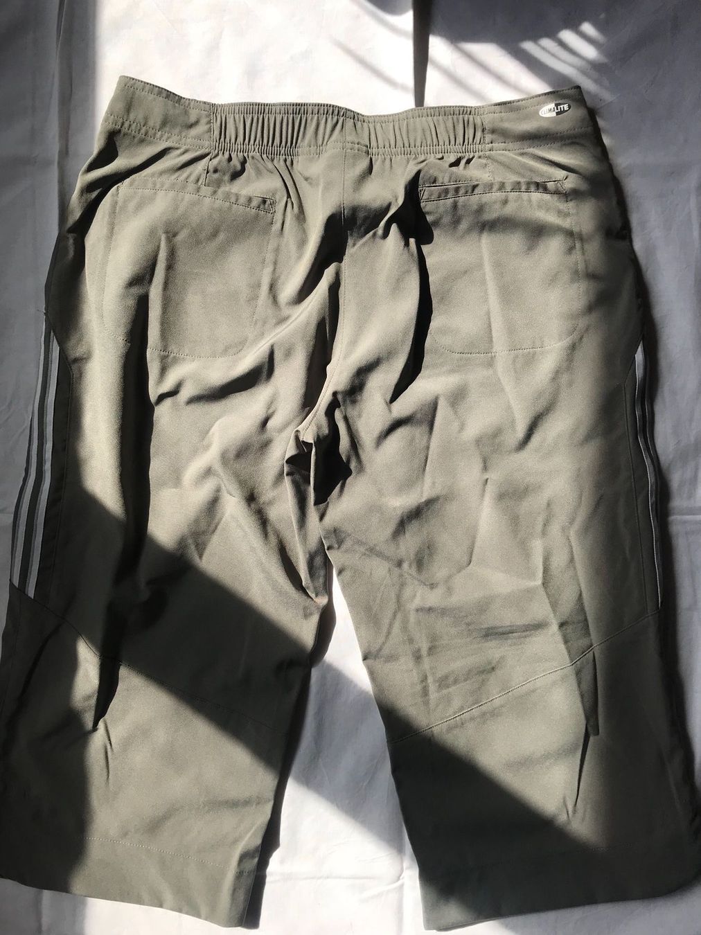 Pantalons: Pantacourt Adidas – Neuf (Voir description) à Genève par skicar 1