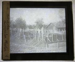 Glasdia: liegender Meiler einer Köhlerei, um 1920