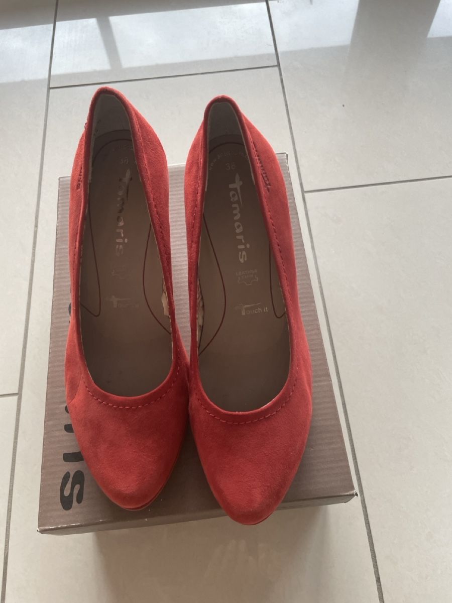 Tamaris Scarpe da donna: Tamaris Wildleder Pumps rot Gr. 38 – Usato da Bubendorf venduto da Gulli72 2