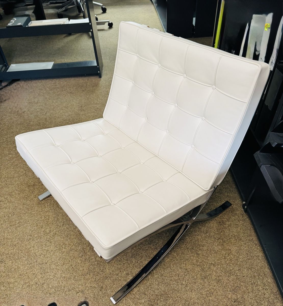 Knoll Poltrone: Knoll Barcelona Chair – Usato da Luzern venduto da liederli 2