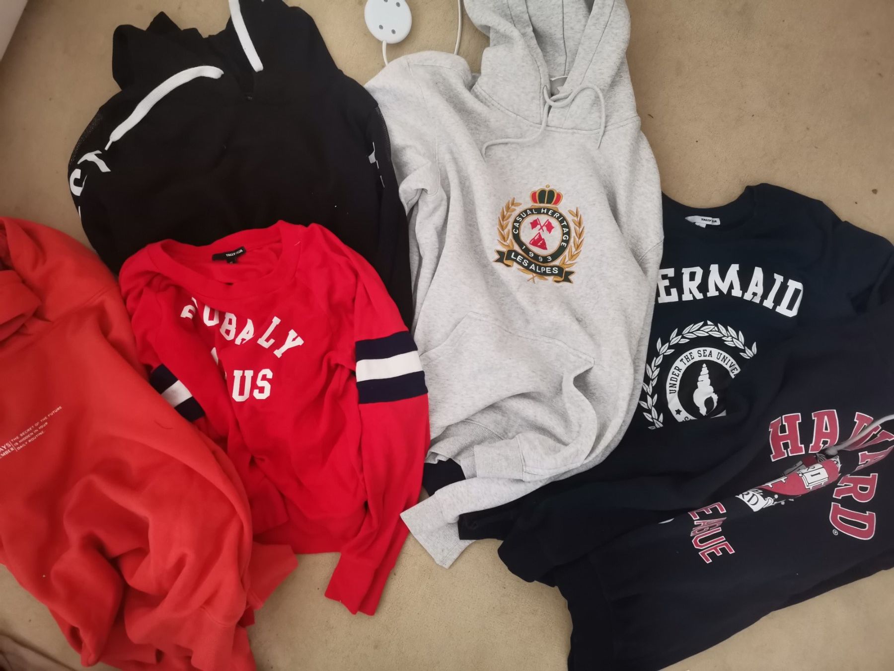 Lots de vêtements: Kleiderpacket Gr. M Hoodies, Pullover – D'occasion à Therwil par JeannysTrendStyle 1