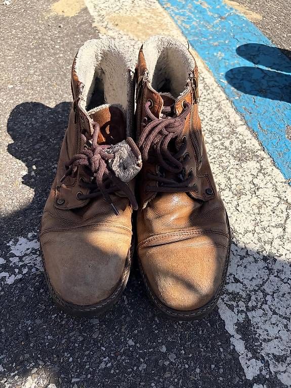 Herrenschuhe: Lederschuhe 42/43 – Gebraucht aus Basel von exakt-neutral 1