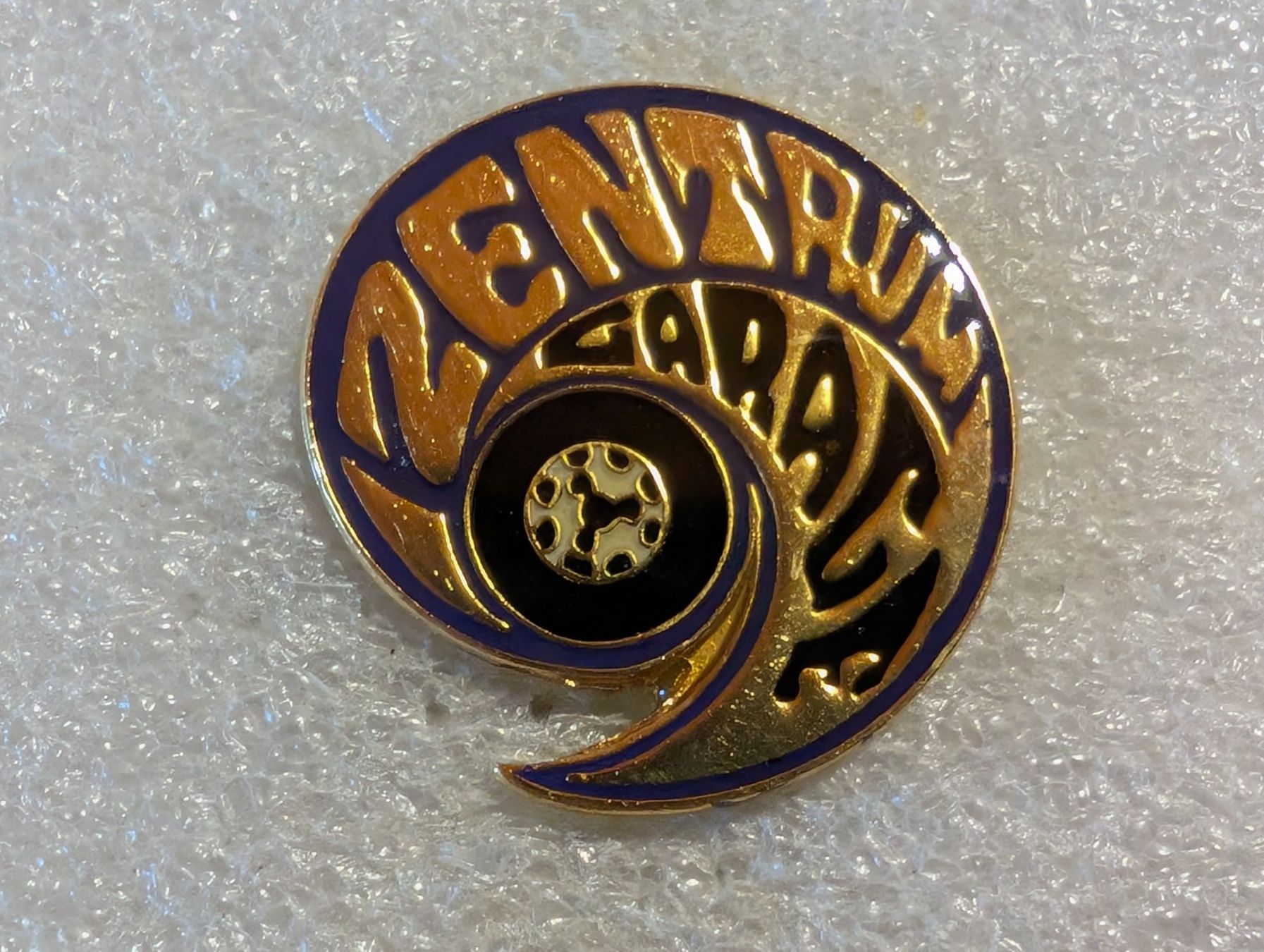 Placchette & Badge: Ansteckpin 93: Zentrum – Usato da Oppligen venduto da Pin-Fall-Shop