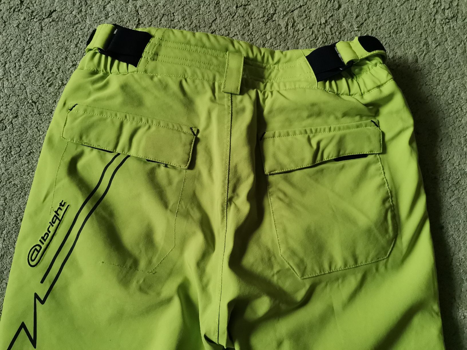 Completi: Ski Jacke mit Skihosen Gr. 164 – Usato da Winterthur venduto da Chinaza 8