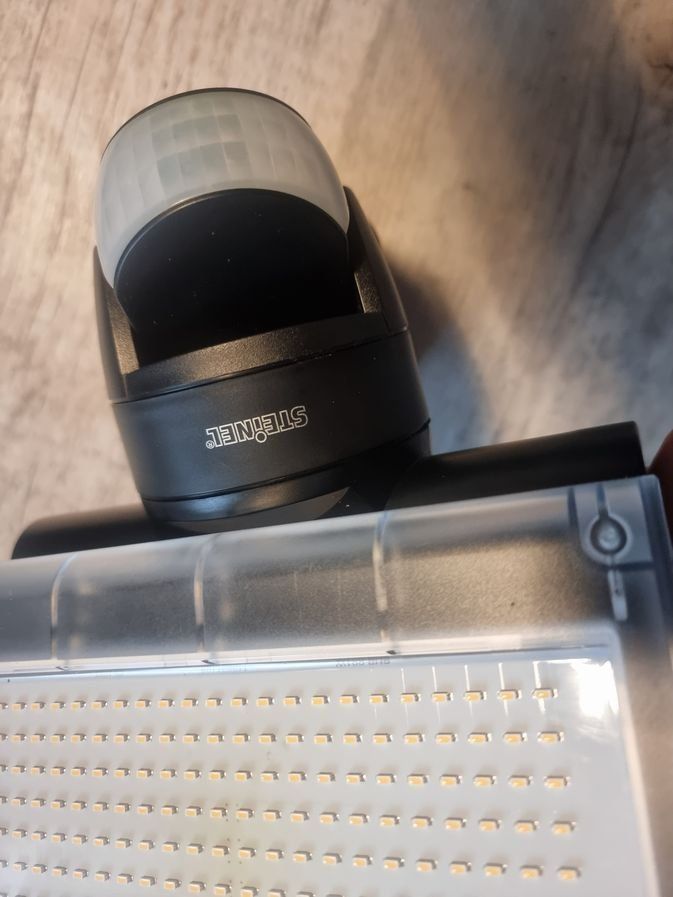 Steinel Lampade: Steinel LED Aussenscheinwerfer mit Bewegungsmelder – Usato da Niederuzwil venduto da Jamy3 1