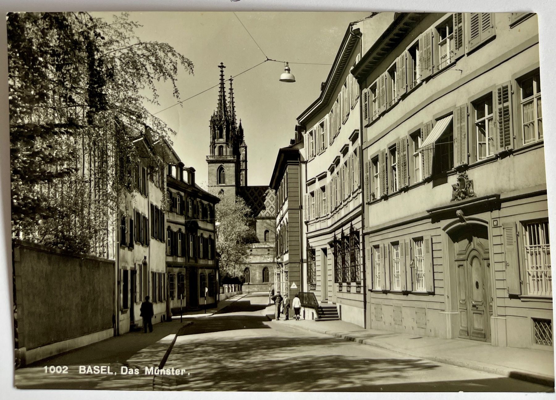 Cartoline postali: BASEL - Strasse animée, Das Münster 1968 – Usato da Lutry venduto da Ediego