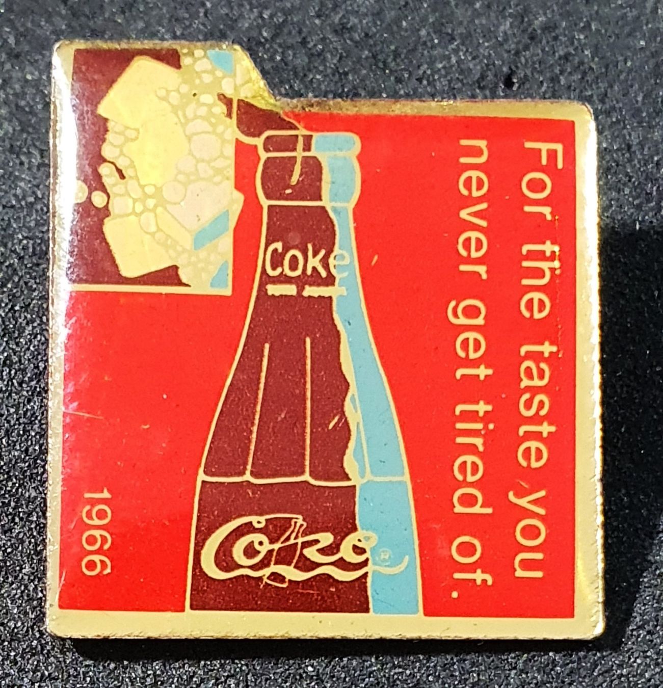 Placchette & Badge: BB702 - Pin Coca Cola Coke Flasche Eis – Usato da Reinach BL venduto da Boston-Verkauf