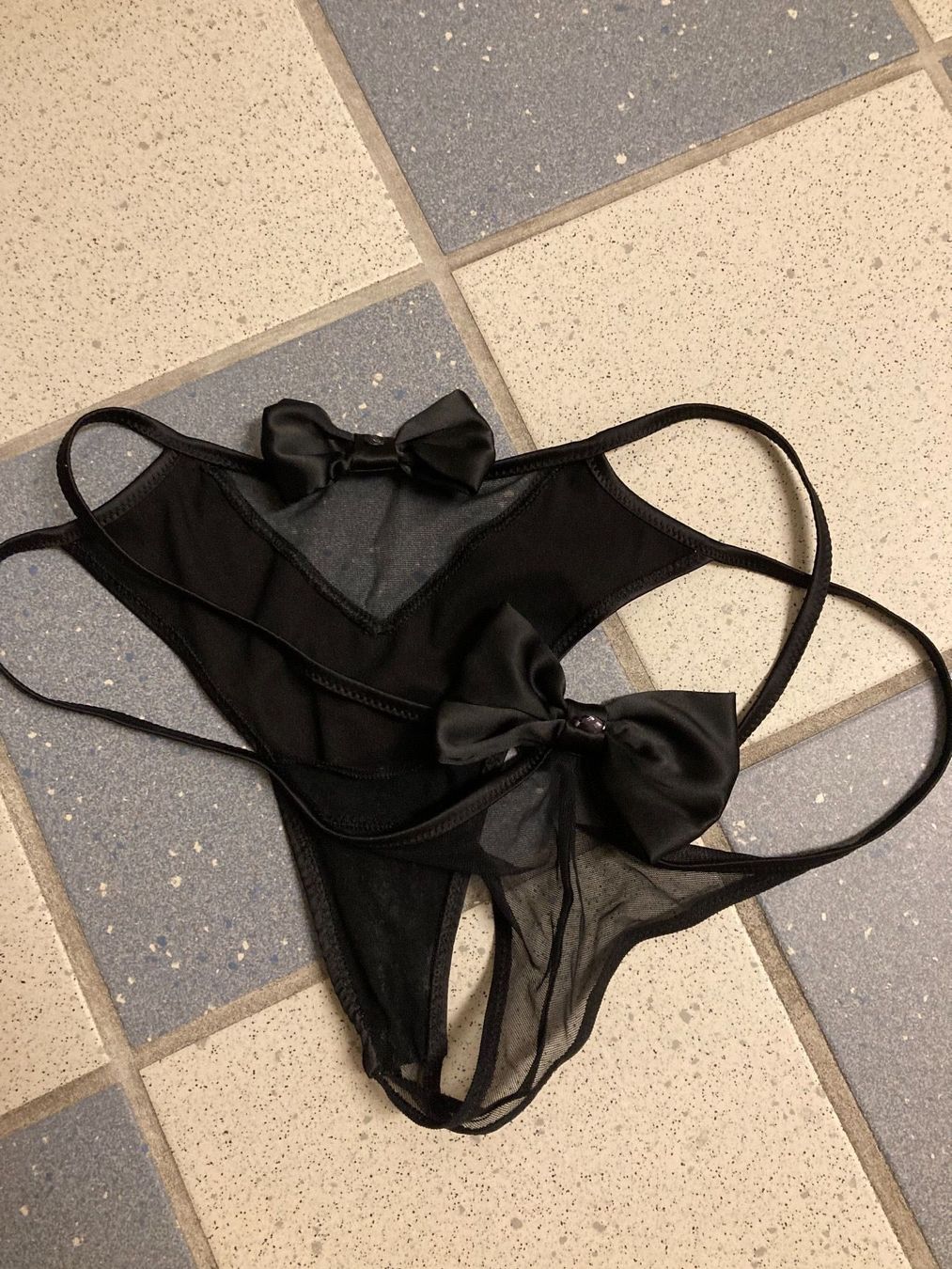 Altra biancheria intima: Tanga mit Schleifen – Nuovo (secondo la descrizione) da Uster venduto da Kalici1 2