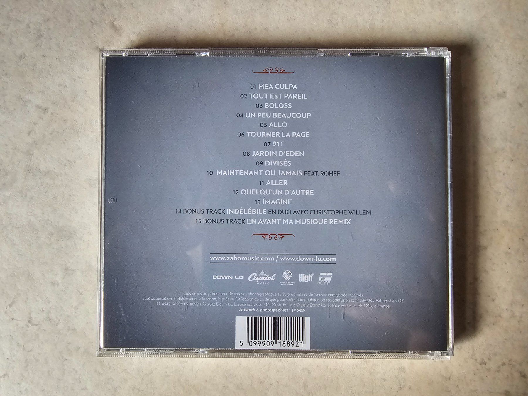 CD: Zaho  -  Contagieuse  /  (RnB, Swing, Pop Rap) – Usato da Schneisingen venduto da backstore24 1