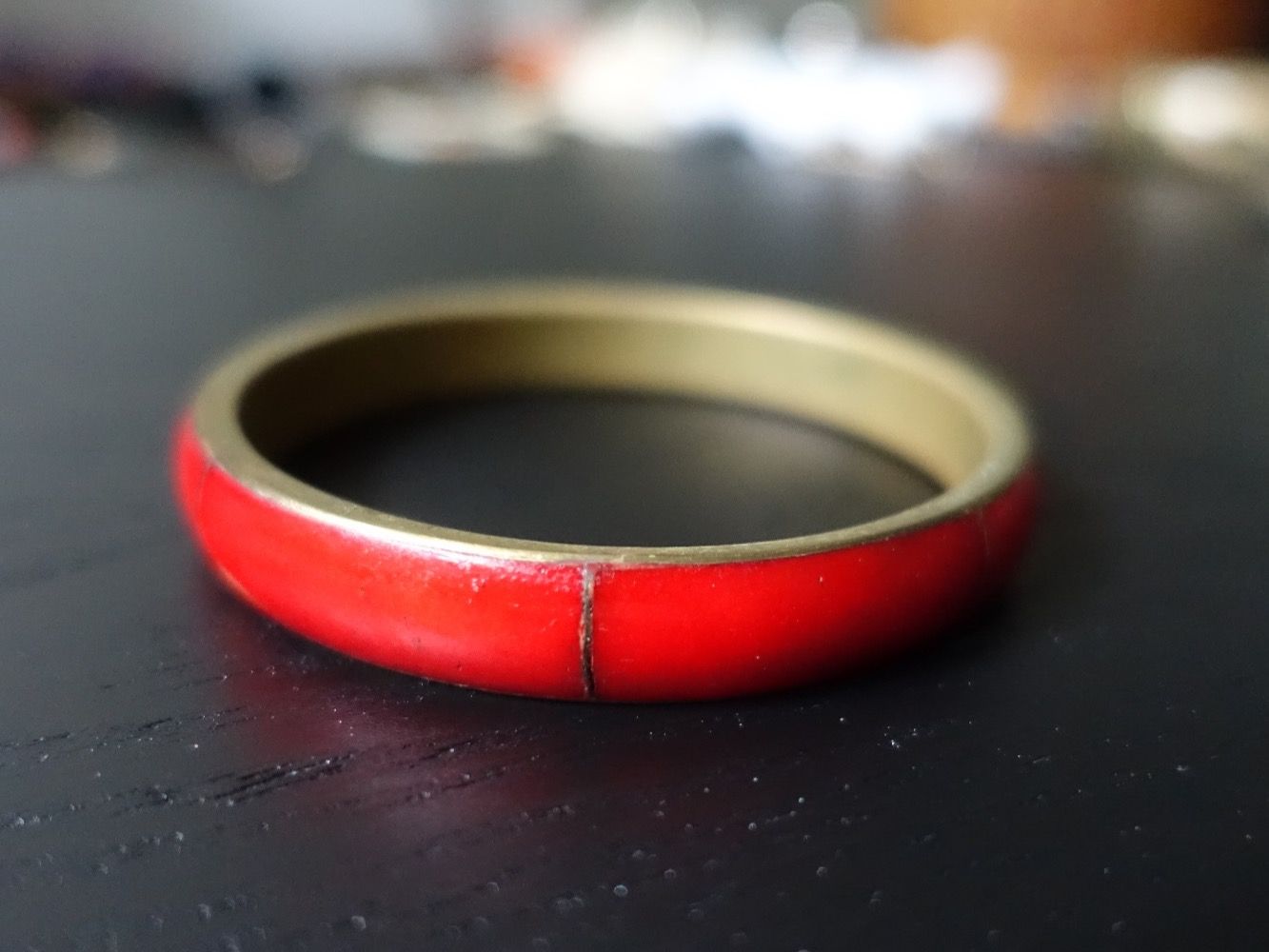 Bracciali & Braccialetti: Armreif aus Messing mit roten Einlagen – Usato da Russikon venduto da Eulenfeder 2