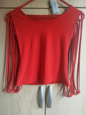 Top rouge avec manches à franges, Taille S