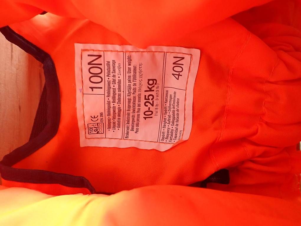 Gilets de sauvetage: Rettungsweste – D'occasion à Buus par rot01 1