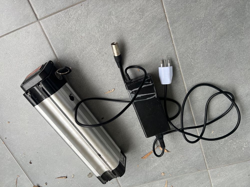 Entrepôt de France 24V14Ah batterie de vélo électrique porte-bagages arrière cellule Panasonic avec chargeur 2A - Sport