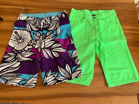 2 Paar Knaller bunte Boardershort Bermuda neongrün Gr. 170
