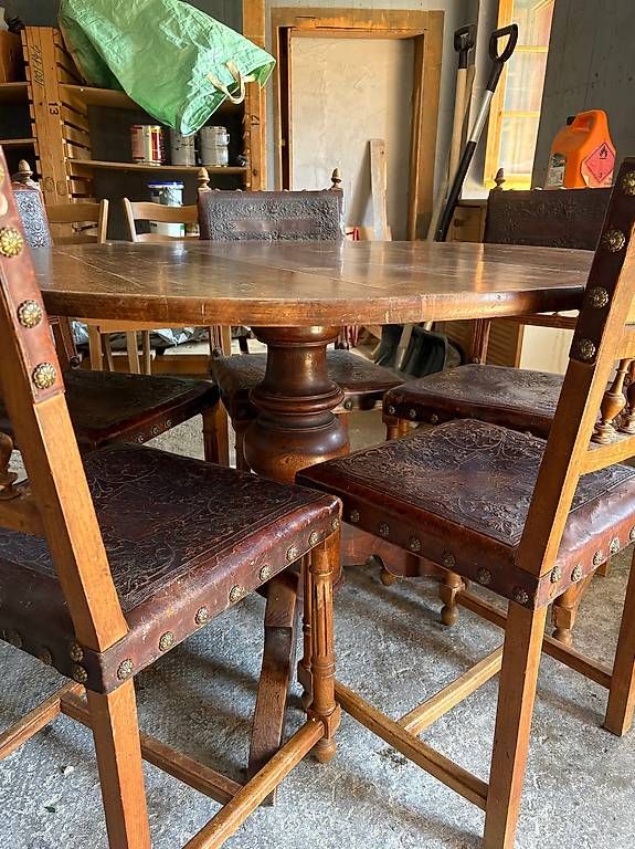Tischset: Table ronde en bois massif et 5 chaises anciennes – Gebraucht aus Morcles von natalysh 1
