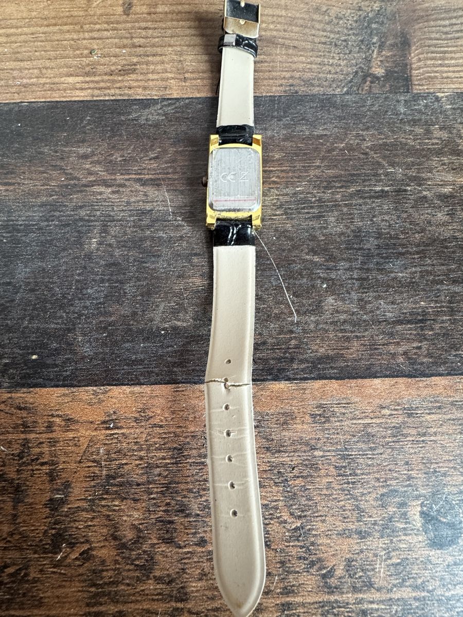 Orologi: Montre bracelet IK quartz – Usato da Erde venduto da CBarts 3