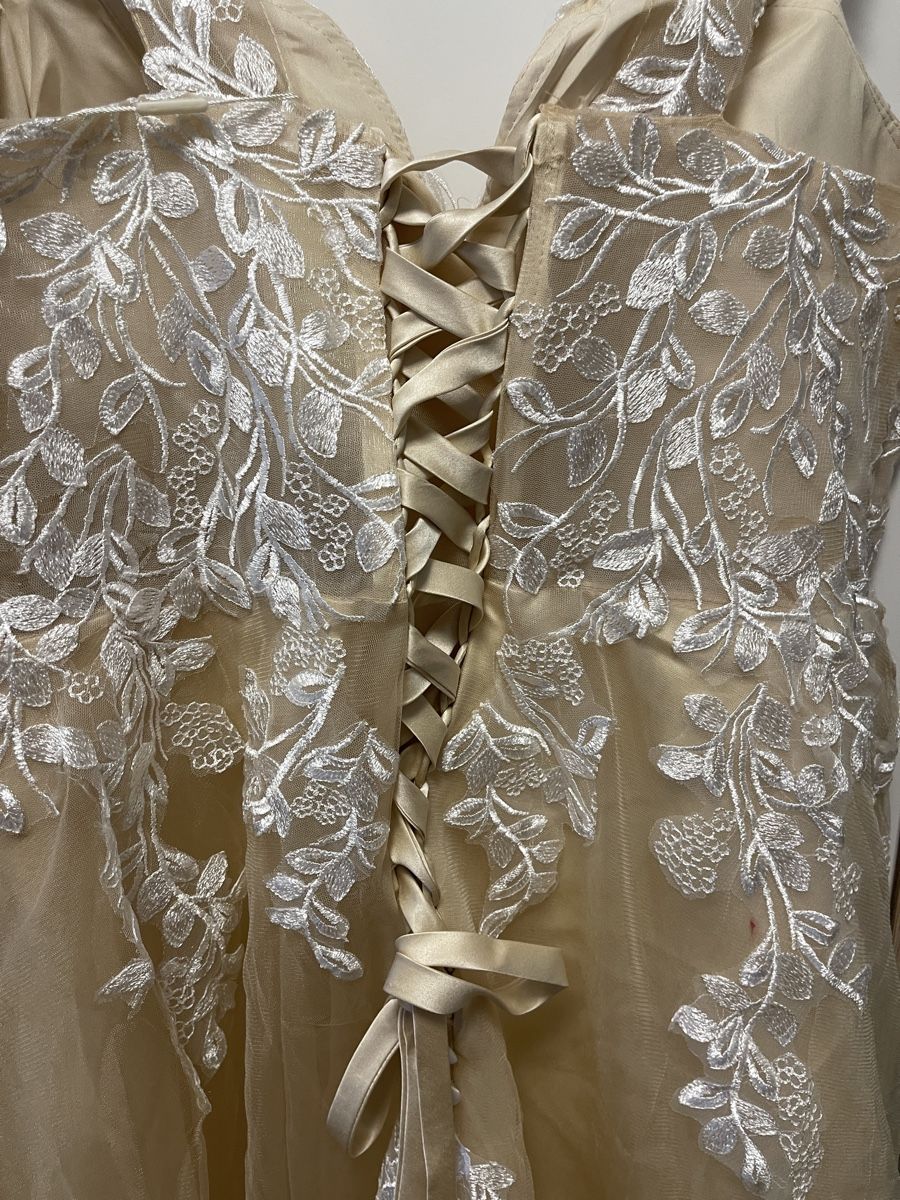 Vestiti: Wunderschönes Brautkleid /Hochzeitskleid – Nuovo (secondo la descrizione) da Uzwil venduto da noe_9f9c 3