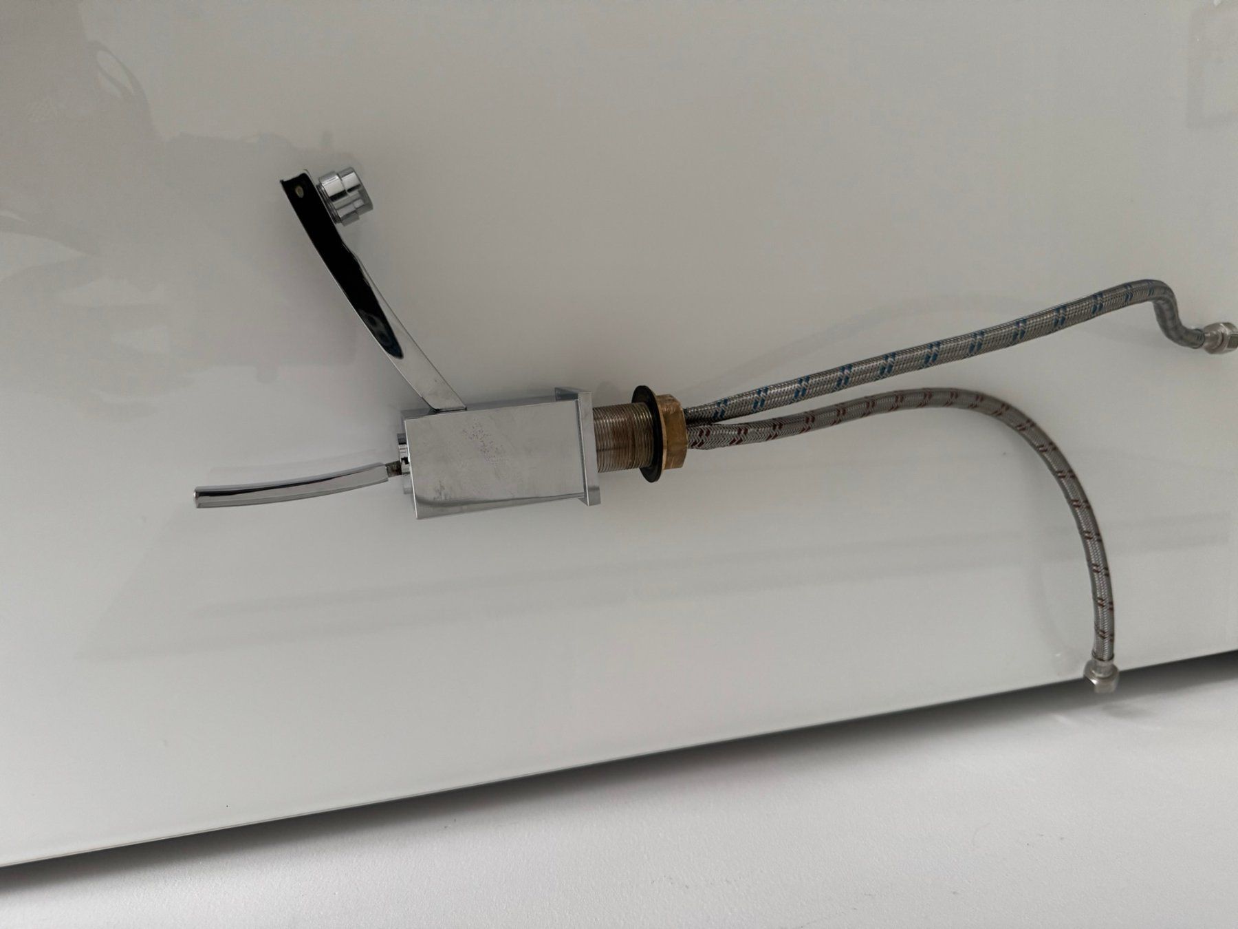 Armaturen: Moderne Waschtischarmatur, Chrom, Neuwertig – Gebraucht aus Uhwiesen von mic_kd6g 9