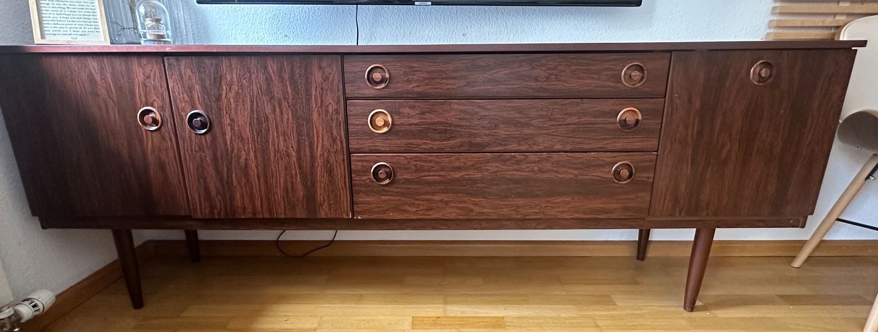 Cassettiere: Antique mid century side board, Greaves & Thomas – Usato da Basel venduto da VanBuyer2010