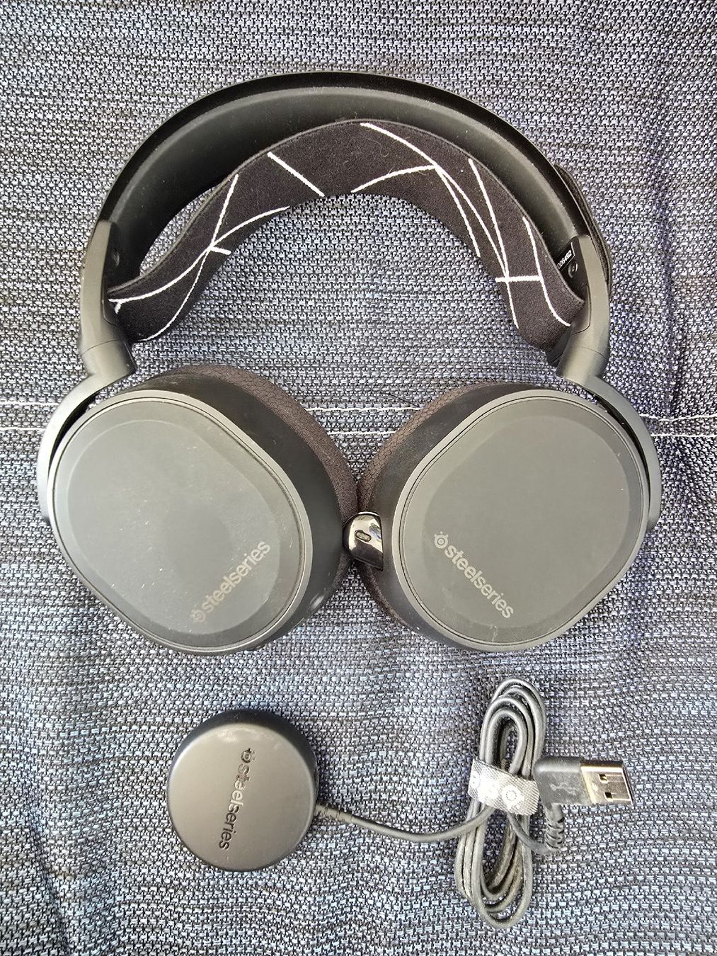 Steelseries Cuffie: SteelSeries Arctis 9 wireless gaming headset — barely used – Usato da Vevey venduto da Jys