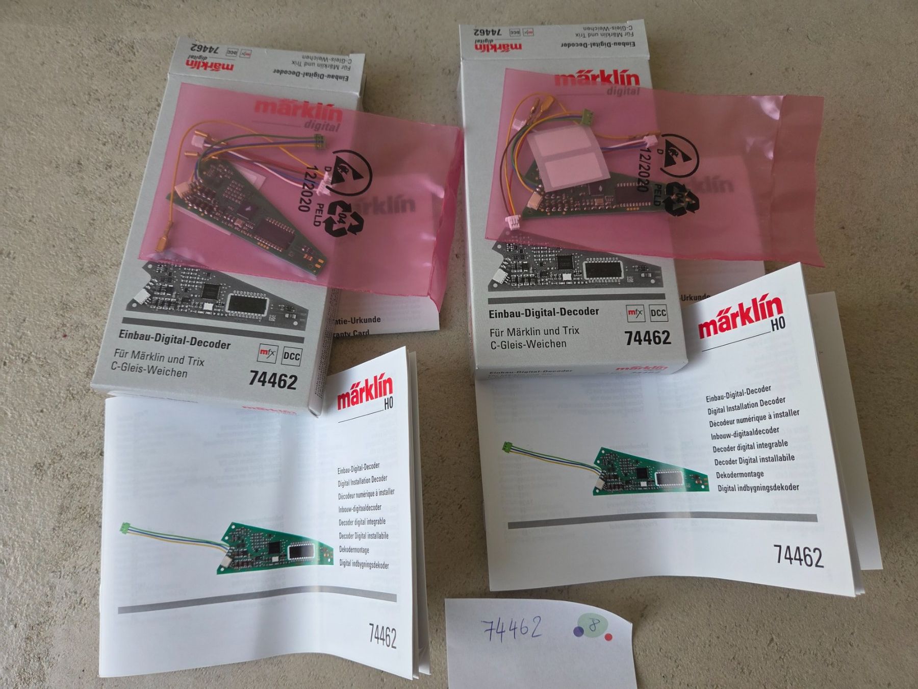 Märklin Modellini di ferrovie: Märklin Einbau-Digital-Decoder 74462 (8) - 2 Stk. – Nuovo e nell'imballaggio originale da Udligenswil venduto da Giordi3 1