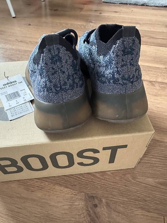 Chaussures hommes: Adidas Yeezy Boost 38 – D'occasion à Villars-le-Grand par fan_r8pw 1